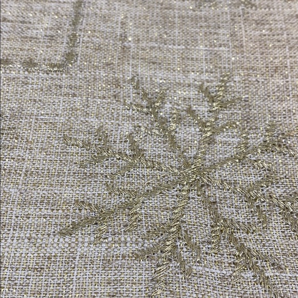 New Golden Snowflake Metallic Table Runner 14x17” - Picture 2 of 5